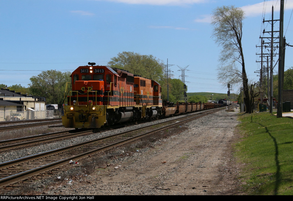 MQT 3413 & CFE 3023 lead FWCH west in to the interlocking at Dolton